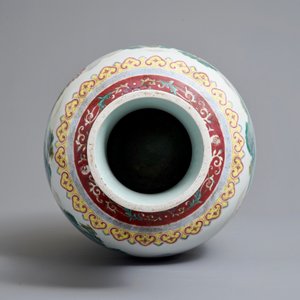 Un vase en porcelaine de Chine famille rose à décor de daims, marque de Qianlong, 19/20ème — photo 6