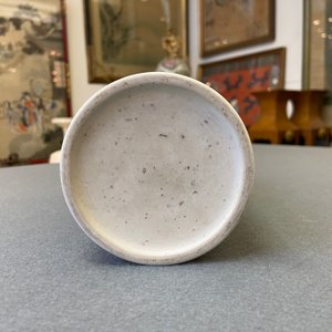 Un vase en porcelaine de Chine famille rose à décor de femmes dans un intérieur, République — photo 11