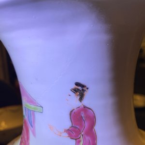 Un vase en porcelaine de Chine famille rose à décor de femmes qui jouent au go, Yongzheng — photo 12
