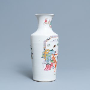 Un vase en porcelaine de Chine famille rose à décor de femmes qui jouent au go, Yongzheng — photo 2