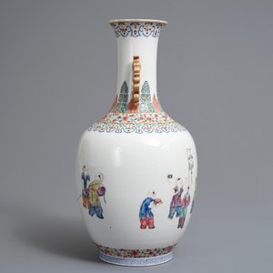 Un vase en porcelaine de Chine famille rose à décor de garçons jouants, 19/20ème — photo 2