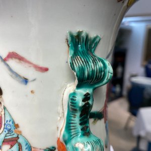 Un vase en porcelaine de Chine famille rose à décor de garçons jouants, 19ème — photo 13
