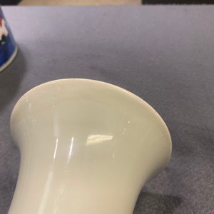 Un vase en porcelaine de Chine famille rose à décor de garçons jouants, marque de Qianlong, République — photo 19