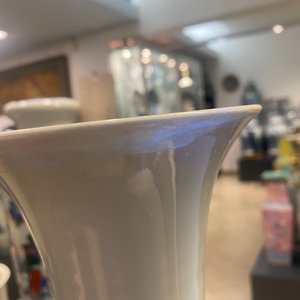 Un vase en porcelaine de Chine famille rose à décor de garçons jouants, marque de Qianlong, République — photo 24