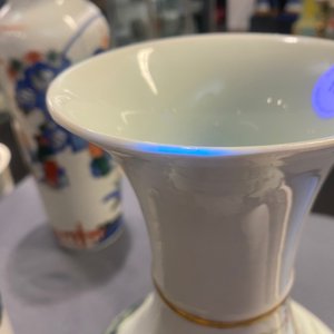 Un vase en porcelaine de Chine famille rose à décor de garçons jouants, marque de Qianlong, République — photo 25