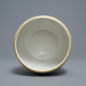 Un vase en porcelaine de Chine famille rose à décor de garçons jouants, République — photo 6