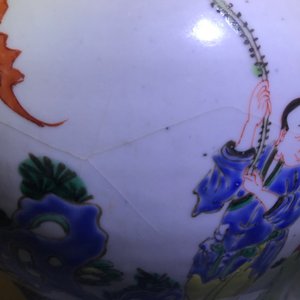 Un vase en porcelaine de Chine famille rose à décor de garçons jouants, Yongzheng — photo 9
