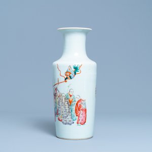 Un vase en porcelaine de Chine famille rose à décor de luohan et d'animaux mythiques, 19/20ème — photo 3