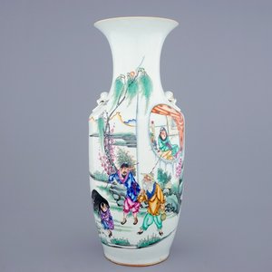 Un vase en porcelaine de Chine famille rose à décor de pêcheurs, 19/20ème — photo 1