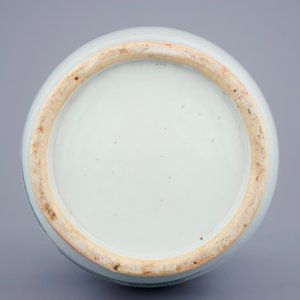 Un vase en porcelaine de Chine famille rose à décor de pêcheurs, 19/20ème — photo 6