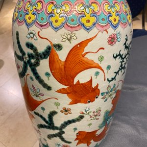Un vase en porcelaine de Chine famille rose à décor de poissons d'or, 19ème — photo 11