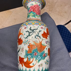 Un vase en porcelaine de Chine famille rose à décor de poissons d'or, 19ème — photo 8