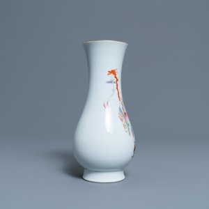 Un vase en porcelaine de Chine famille rose à décor de Shou Lao, marque de Qianlong, République — photo 3