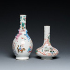 Un vase en porcelaine de Chine famille rose à décor des '18 Luohan' et un vase famille verte, marque de Kangxi, 19ème — photo 2