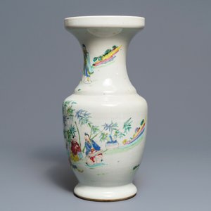 Un vase en porcelaine de Chine famille rose à décor des 'Sept sages dans la forêt de bambou', Yongzheng — photo 2