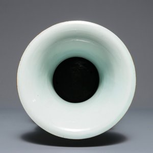 Un vase en porcelaine de Chine famille rose à décor d'Immortels, 19/20ème — photo 6