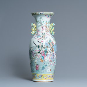Un vase en porcelaine de Chine famille rose à décor d'immortels, 19ème — photo 1