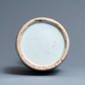 Un vase en porcelaine de Chine famille rose à décor d'immortels, 19ème — photo 6