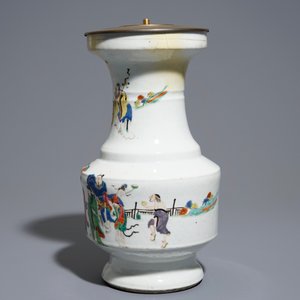 Un vase en porcelaine de Chine famille rose à décor d'Immortels, Yongzheng — photo 4