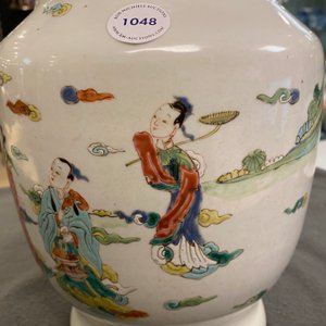 Un vase en porcelaine de Chine famille rose à décor d'immortels, Yongzheng — photo 11