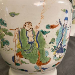 Un vase en porcelaine de Chine famille rose à décor d'immortels, Yongzheng — photo 15