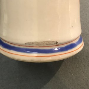 Un vase en porcelaine de Chine famille rose à décor du 'Perroquet perché', Yongzheng — photo 12
