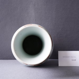Un vase en porcelaine de Chine famille rose à décor d'une scène de tatouage du 'Jing Zhang Bao Guo', marque de Qianlong, 19/20ème — photo 10