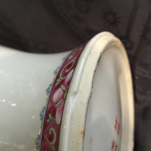 Un vase en porcelaine de Chine famille rose à décor floral, 19/20ème — photo 7