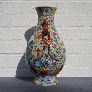 Un vase en porcelaine de Chine famille rose à décor millefleurs, marque de Qianlong, République, 20ème — photo 8