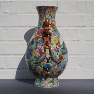 Un vase en porcelaine de Chine famille rose à décor millefleurs, marque de Qianlong, République, 20ème — photo 10