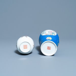 Un vase en porcelaine de Chine famille rose à décor 'Wu Shuang Pu' et un à fond bleu sgraffiato, 19/20ème — photo 6