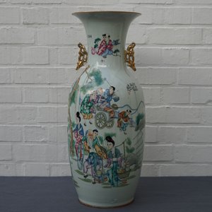 Un vase en porcelaine de Chine famille rose à double décor, 19/20ème — photo 7