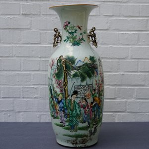 Un vase en porcelaine de Chine famille rose à double décor, 19/20ème — photo 7