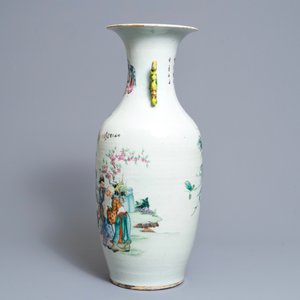 Un vase en porcelaine de Chine famille rose à double décor, 19/20ème — photo 4