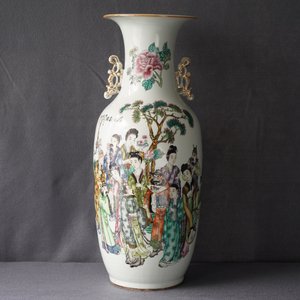 Un vase en porcelaine de Chine famille rose à double décor, 19/20ème — photo 9