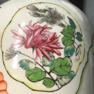 Un vase en porcelaine de Chine famille rose à double décor, 19/20ème — photo 18