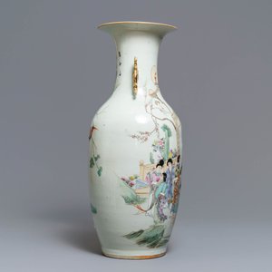 Un vase en porcelaine de Chine famille rose à double décor, 19/20ème — photo 2
