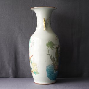 Un vase en porcelaine de Chine famille rose à double décor, 19/20ème — photo 12
