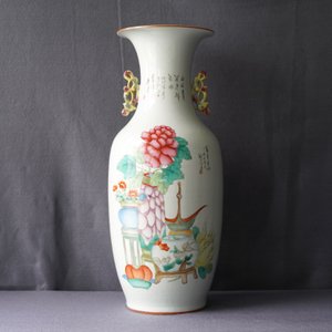 Un vase en porcelaine de Chine famille rose à double décor, 19/20ème — photo 13