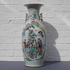 Un vase en porcelaine de Chine famille rose à double décor, 19/20ème — photo 9