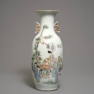 Un vase en porcelaine de Chine famille rose à double décor, 19/20ème — photo 1