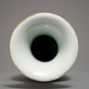 Un vase en porcelaine de Chine famille rose à double décor, 19/20ème — photo 6