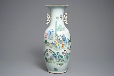 Un vase en porcelaine de Chine famille rose à double décor, 19/20ème