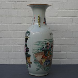 Un vase en porcelaine de Chine famille rose à double décor, 19/20ème — photo 10