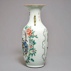 Un vase en porcelaine de Chine famille rose à double décor, 19/20ème — photo 4