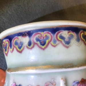 Un vase en porcelaine de Chine famille rose à fond céladon, marque de Qianlong, 19ème — photo 8