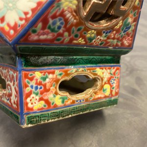 Un vase en porcelaine de Chine famille rose à intérieur amovible, 19/20ème — photo 24