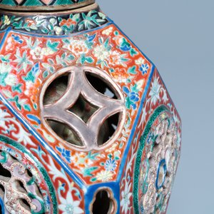 Un vase en porcelaine de Chine famille rose à intérieur amovible, 19/20ème — photo 8