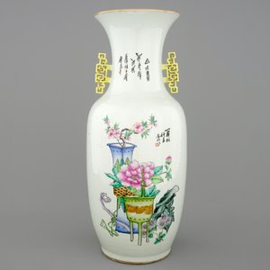 Un vase en porcelaine de Chine famille rose au double décor, 19/20ème — photo 3