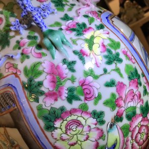 Un vase en porcelaine de Chine famille rose aux anses en forme de dragons, 19ème — photo 15